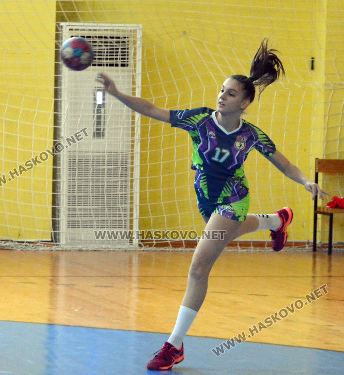 Хандбалистките на „Хасково“ започнаха с победа в турнира за Купа България