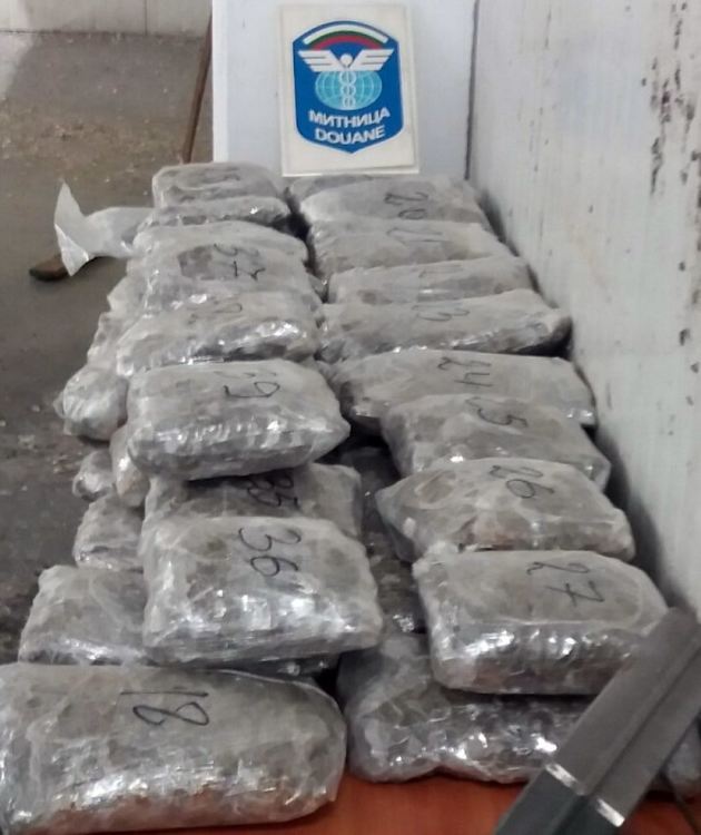 Повдигнаха обвинение срещу сръбски шофьор за контрабанда на марихуана за над 130 хил.лв.