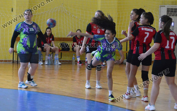 Хандбалистките на „Хасково“ започнаха с победа в турнира за Купа България