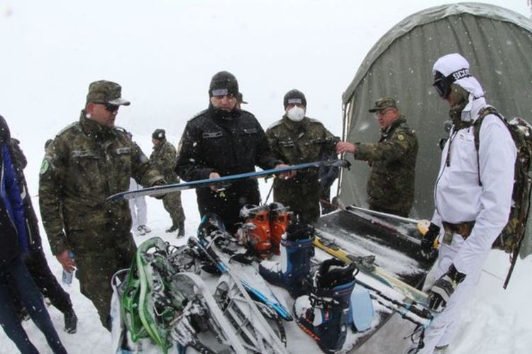 Перелик се превърна в "бойно" поле. Над 240 военни "водят планинска война"