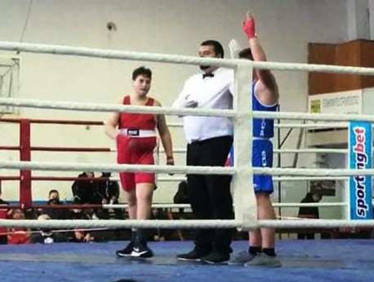 Петър Костадинов със сребърен медал от Държавното по бокс за ученици