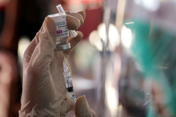 Американски регулатор поставя под въпрос новите данни за ваксината на AstraZeneca