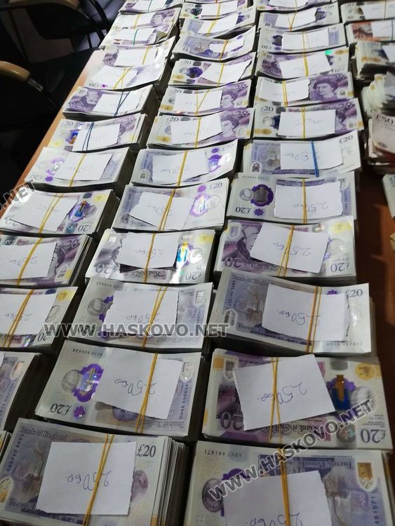 Рекордна сума недекларирани пари е открита в камион на границата