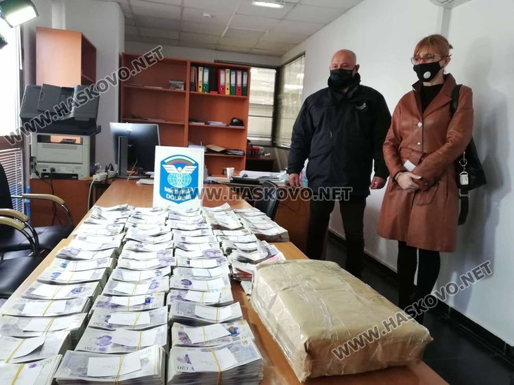 Рекордна сума недекларирани пари е открита в камион на границата