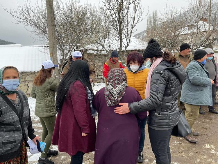 Цвета Караянчева при планинците от община Черноочене,обявява се срещу манипулирането на хората от ДПС