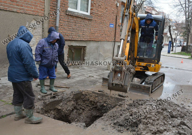 Част от центъра на Хасково без вода заради ВиК авария