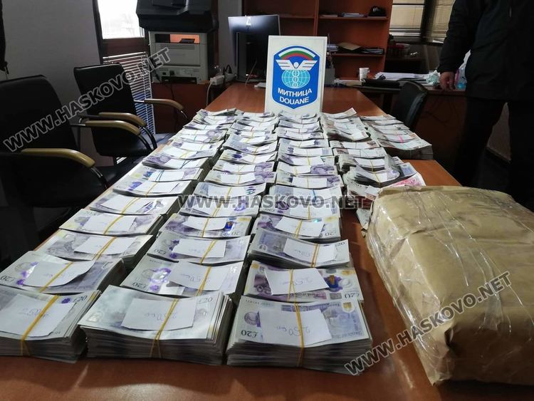 Рекордна сума недекларирани пари е открита в камион на границата