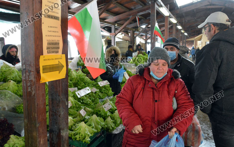Търговците на зеленчуковия пазар ядосани: Купувачите не носят маски