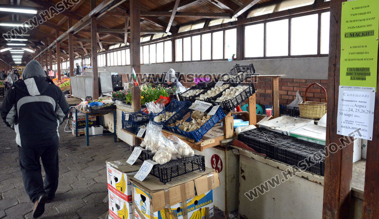 Търговците на зеленчуковия пазар ядосани: Купувачите не носят маски