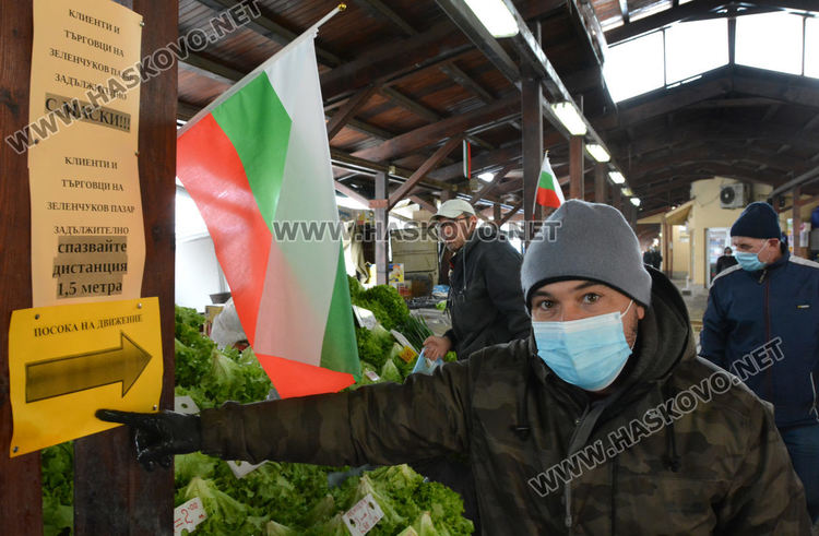 Търговците на зеленчуковия пазар ядосани: Купувачите не носят маски