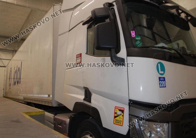 Повдигнаха обвинение на тираджията с недекларирани 378 080 паунда