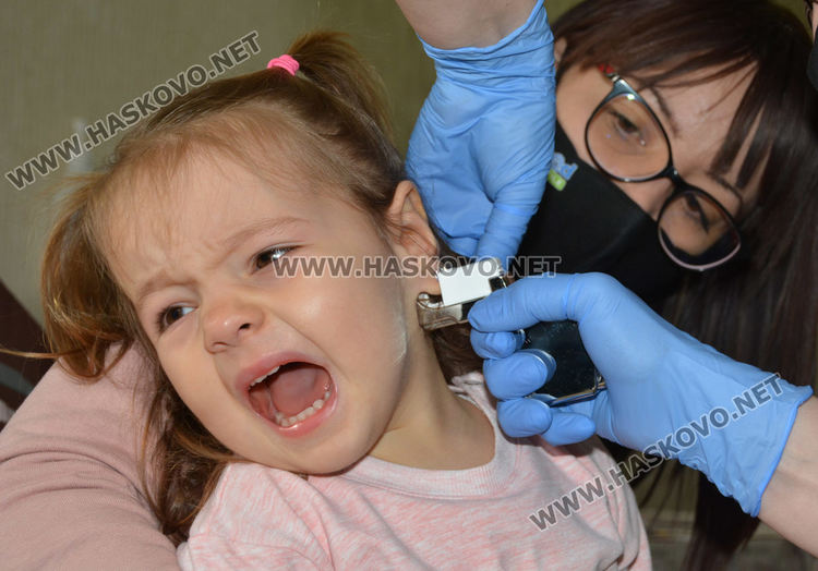 Бебета и възрастни с продупчени уши на Благовец в Хасково