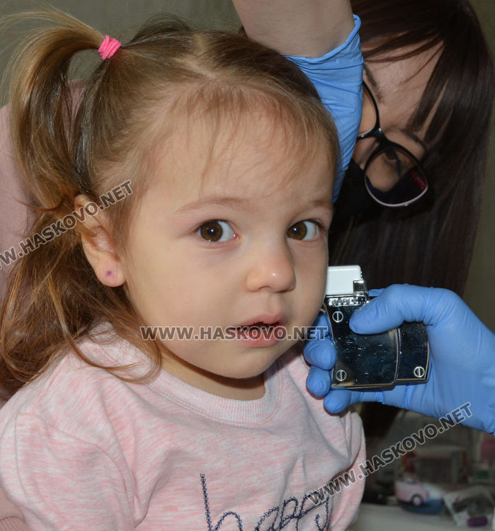 Бебета и възрастни с продупчени уши на Благовец в Хасково