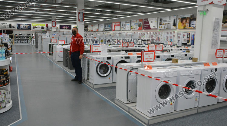 Част от големите вериги в Хасково преустроиха площите си и посрещат клиенти