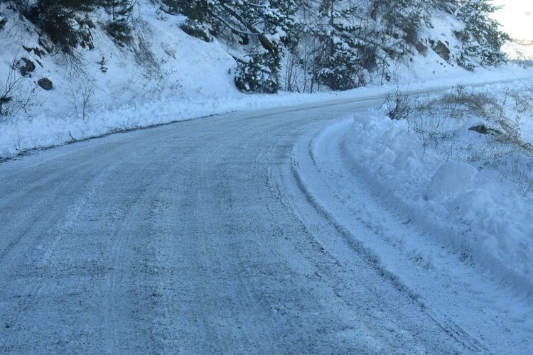 Снегът във високите части на общината достига близо 60 см