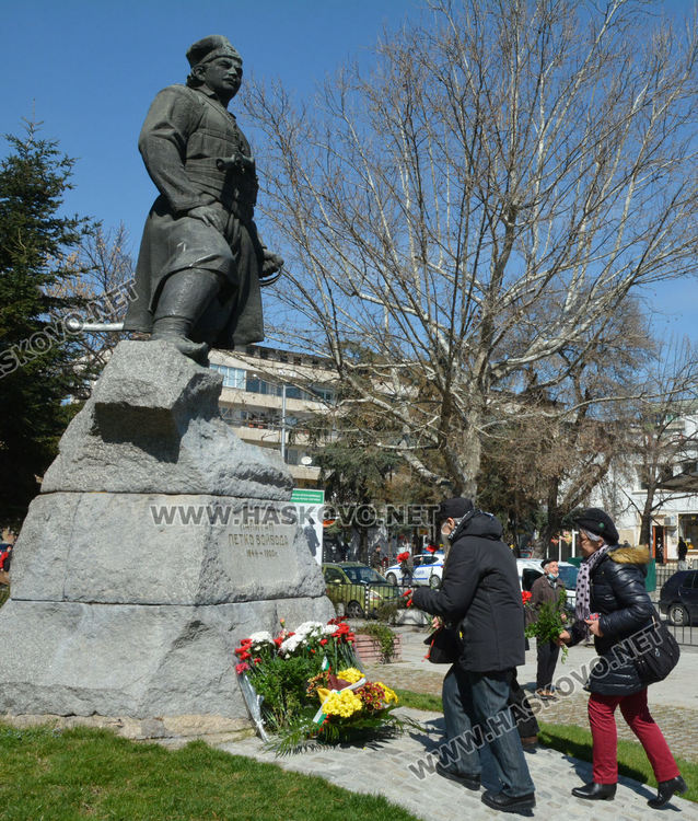 В Хасково поднесоха венци и цветя в Деня на Тракия
