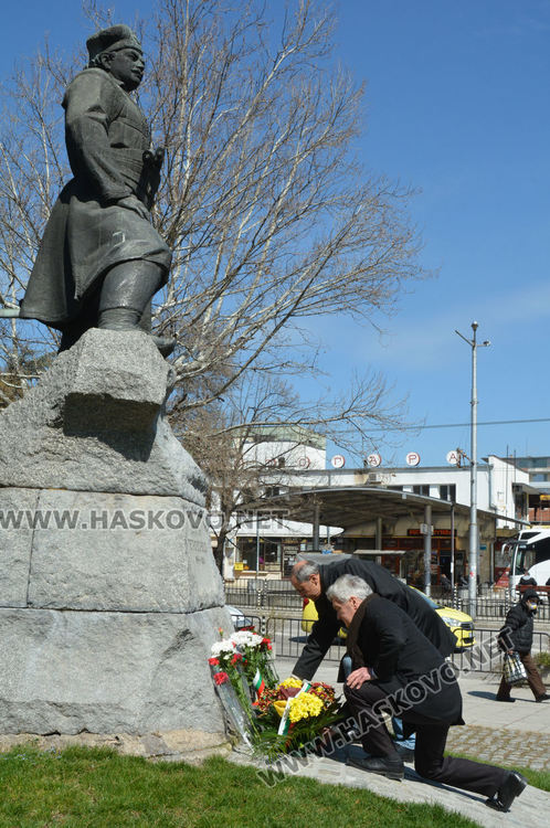 В Хасково поднесоха венци и цветя в Деня на Тракия
