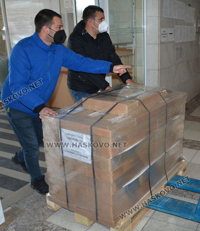 235 000 бюлетини за Парламентарните избори пристигнаха в Хасково