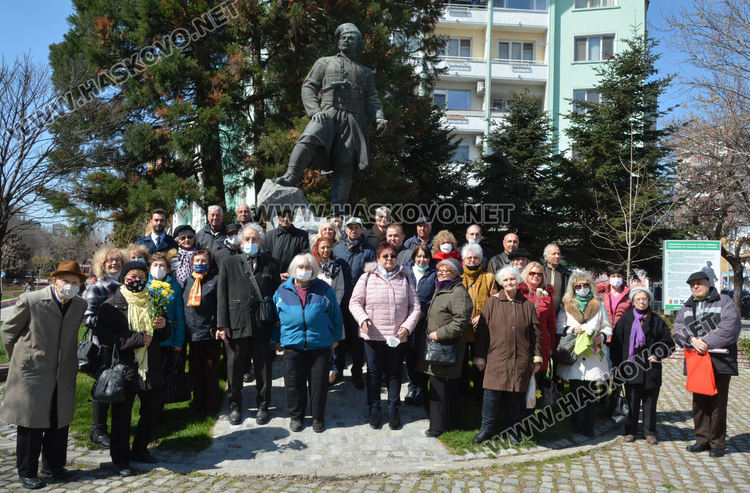 В Хасково поднесоха венци и цветя в Деня на Тракия