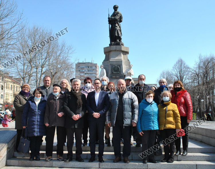 В Хасково поднесоха венци и цветя в Деня на Тракия