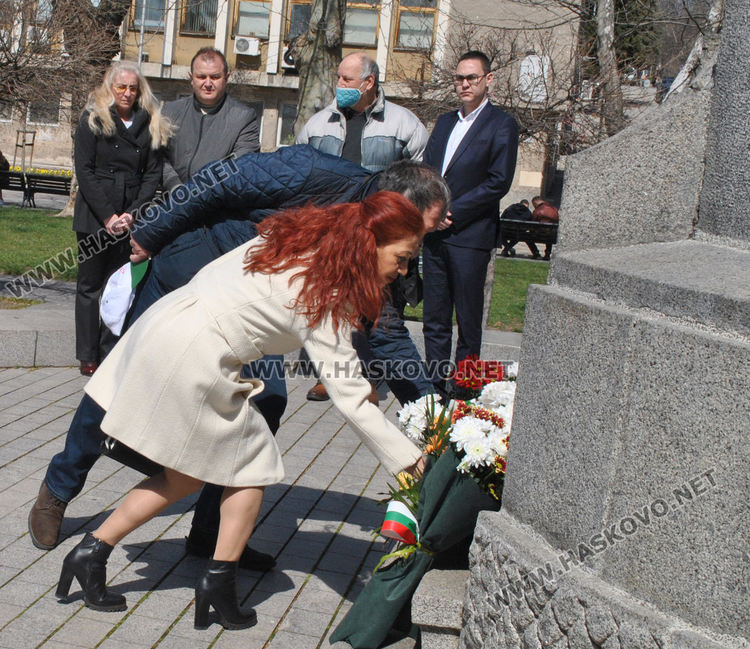 В Хасково поднесоха венци и цветя в Деня на Тракия
