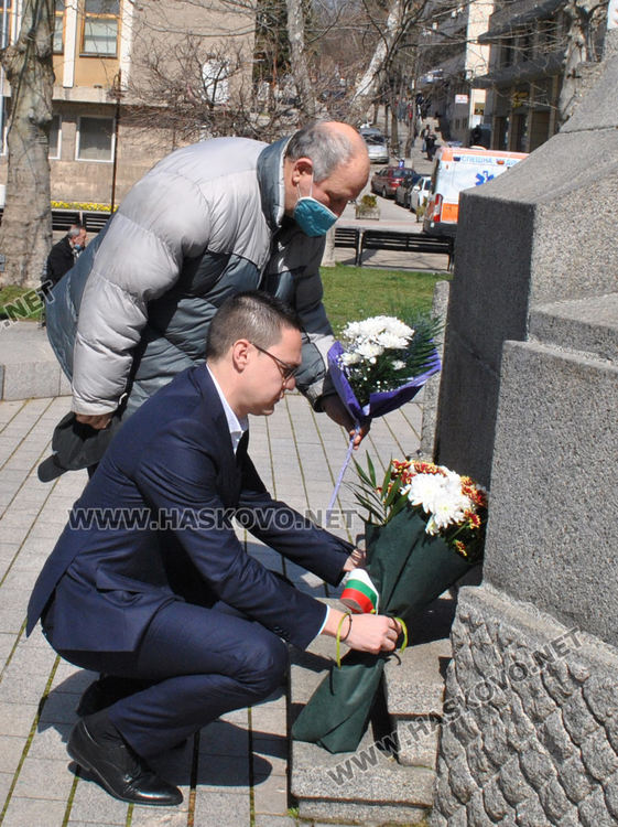В Хасково поднесоха венци и цветя в Деня на Тракия