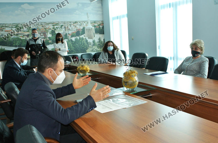 Партиите в Хасково осигуриха солидарно членове за СИК в Ковид отделенията