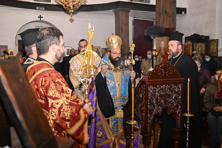 В смолянския храм &bdquo;Св. Дух&ldquo; продължи четенето на Богородичния акатист