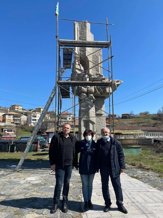 Цвета Караянчева в Жълтуша: Не сме салонни политици,всеки ден сме сред хората!