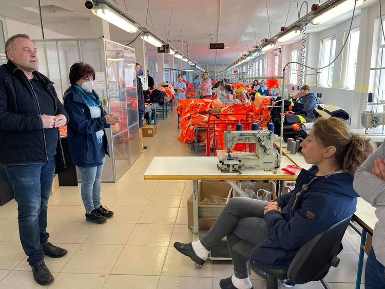 Цвета Караянчева в Жълтуша: Не сме салонни политици,всеки ден сме сред хората!