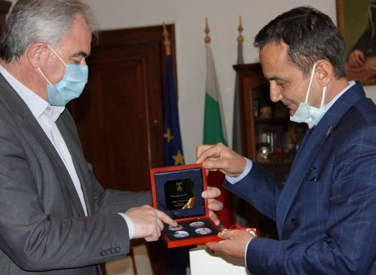 Турският консул на Турция в Пловдив Хюсейин Ергани си тръгва за Анкара като пловдивчанин