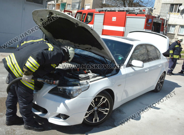 БМВ изпуши на паркинг в Хасково