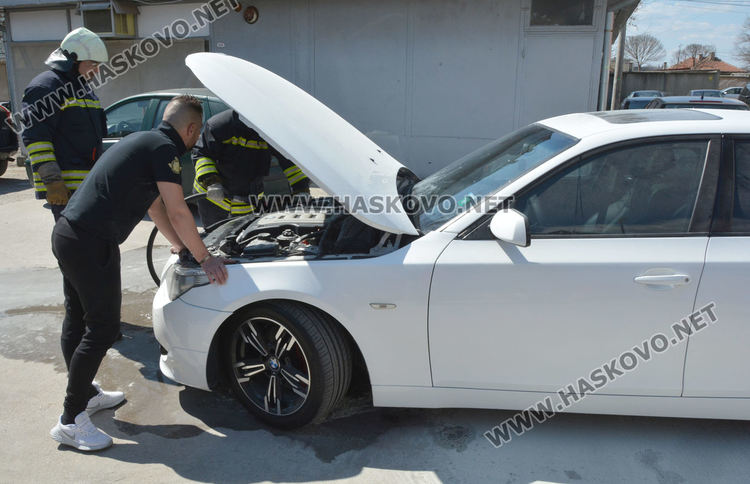 БМВ изпуши на паркинг в Хасково