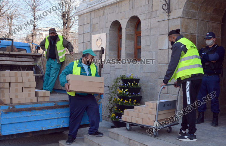 Разпределят бюлетините в общините в Хасковска област