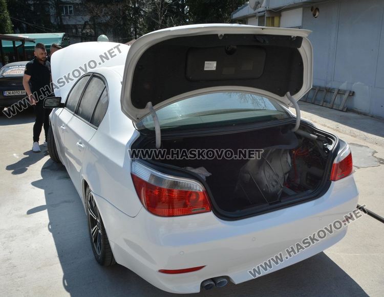 БМВ изпуши на паркинг в Хасково