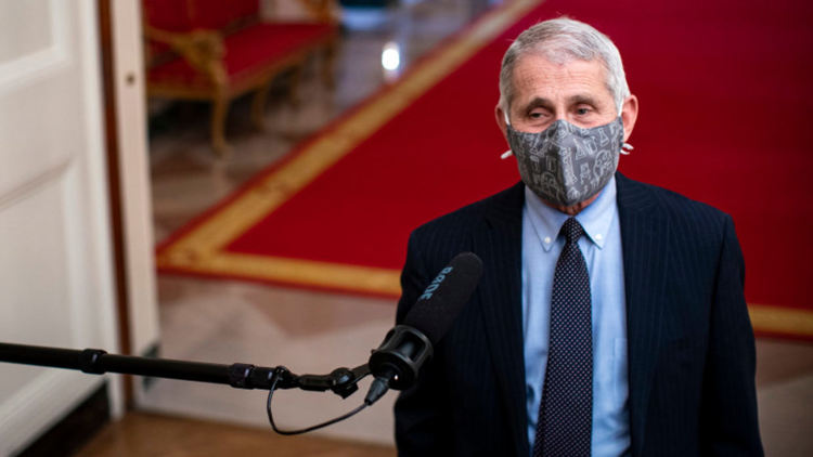 Фаучи: Децата на ваксинирани родители все още трябва да носят маски