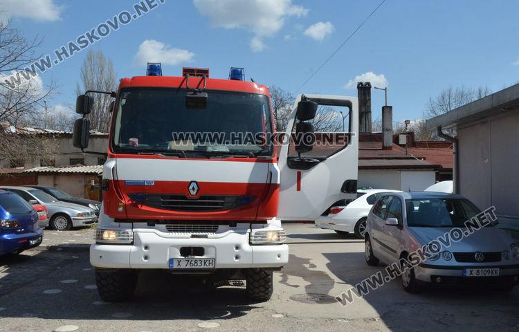 БМВ изпуши на паркинг в Хасково