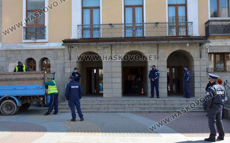 Разпределят бюлетините в общините в Хасковска област