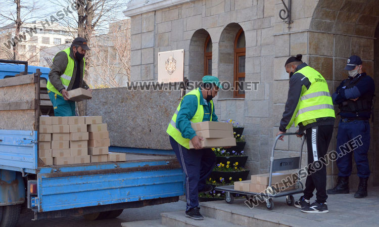 Разпределят бюлетините в общините в Хасковска област