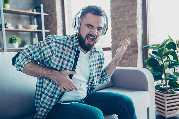 Алгоритмите за препоръка на музика не са добри към слушателите на рок и хип хоп