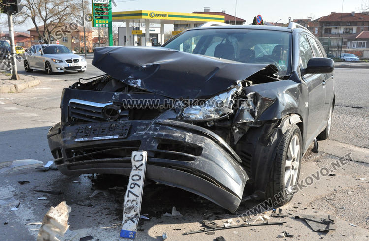 Шофьор пострада при катастрофа на Кърджалийска