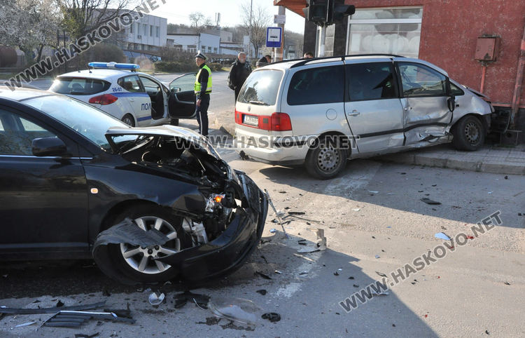 Шофьор пострада при катастрофа на Кърджалийска