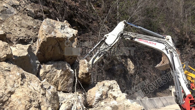 Проходът "Рожен" беше затворен за часове заради срутище, утре пак