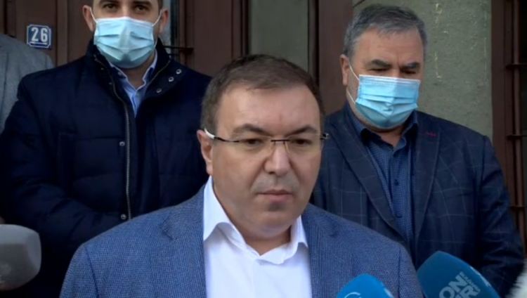 Обмислят разхлабване на мерките, връщат учениците в училищата