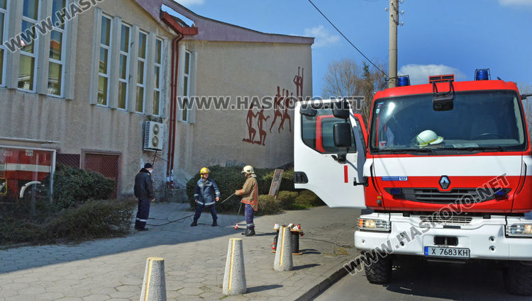 Зала „Дружба“ е готова за изборите. Направиха разстановка за пожарната безопасност
