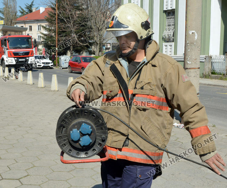 Зала „Дружба“ е готова за изборите. Направиха разстановка за пожарната безопасност