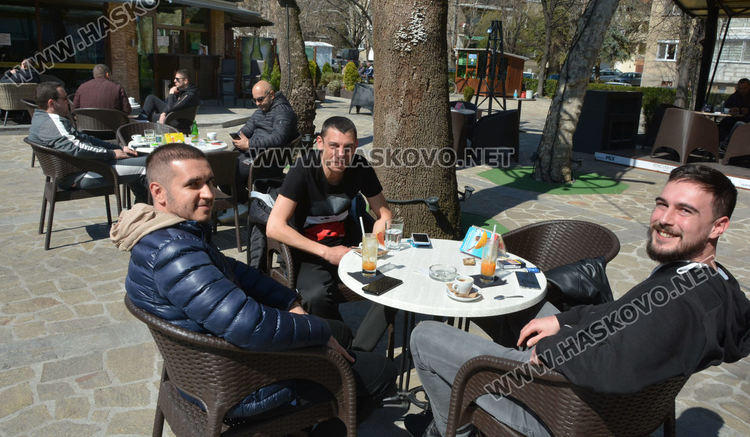 Хасковлии отново по заведенията, но само на открито