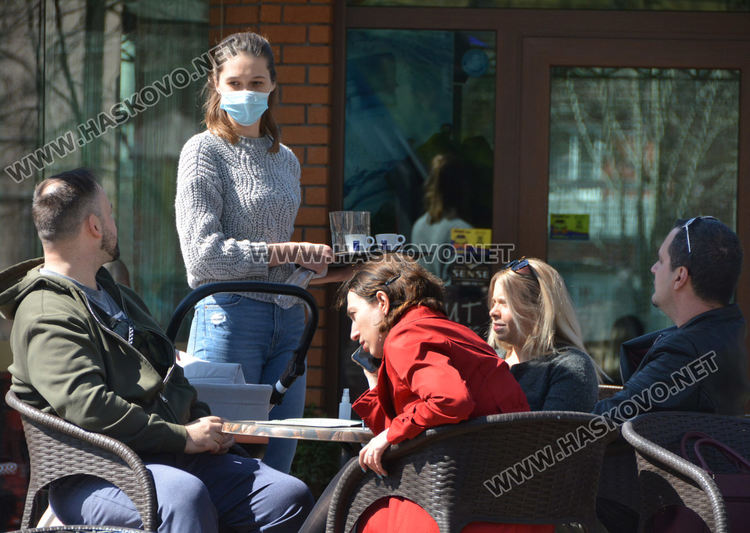 Хасковлии отново по заведенията, но само на открито