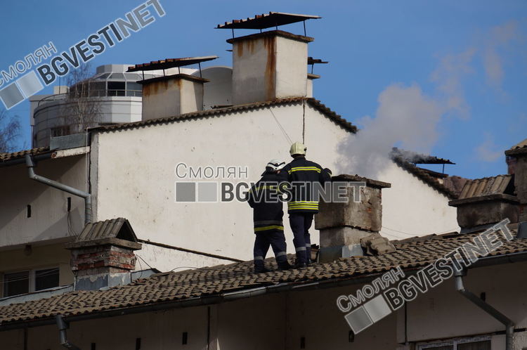 Четири пожара в непочистени комини гасиха огнеборците