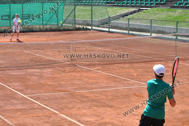 Ивона Савекова и Иван Иванов са шампиони на държавния турнир по тенис в Хасково